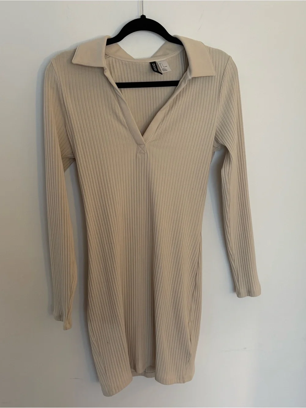 H&M Ribbed Long-Sleeve Collared V-Neck Dress in Beige - Picture 3 of 4